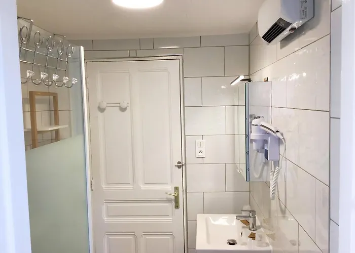 Atena, Parking, Centre , Proche Sanctuaires