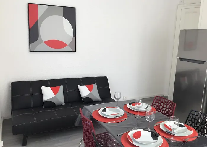 Atena, Parking, Centre , Proche Sanctuaires