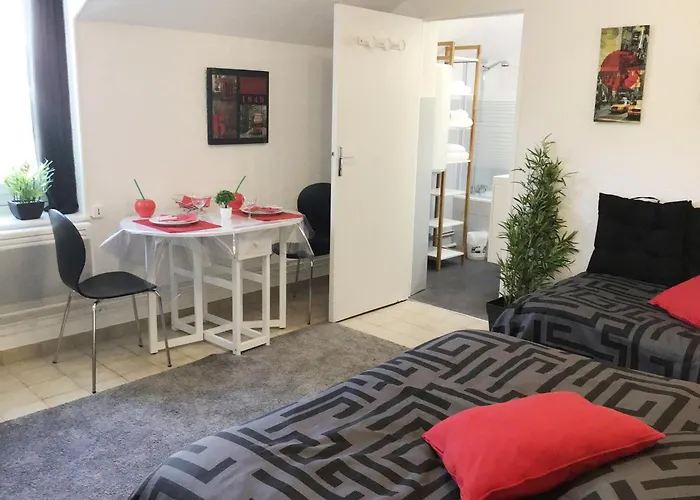 Atena, Parking, Centre , Proche Sanctuaires *