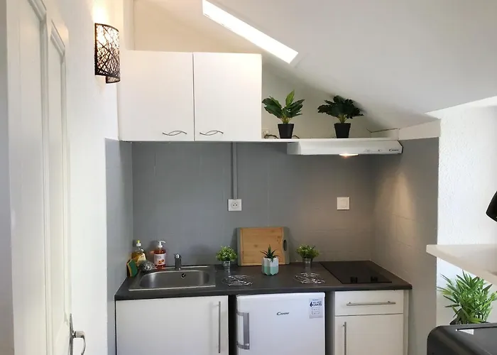 Atena, Parking, Centre , Proche Sanctuaires