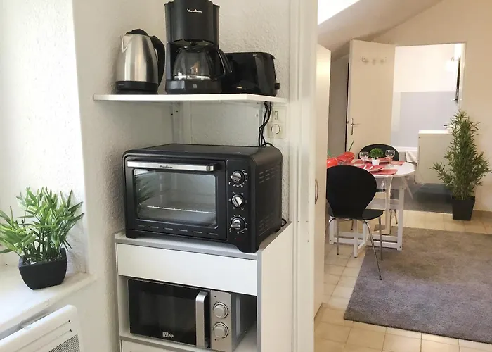 Atena, Parking, Centre , Proche Sanctuaires